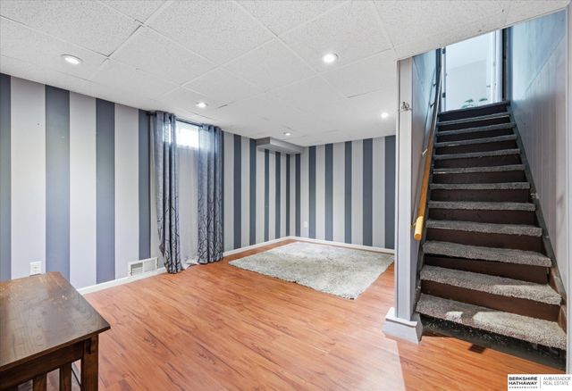 904 Hopkins Drive, Bellevue, NE 68005