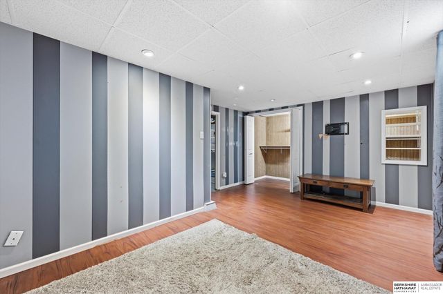 904 Hopkins Drive, Bellevue, NE 68005