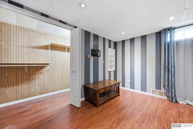 904 Hopkins Drive, Bellevue, NE 68005
