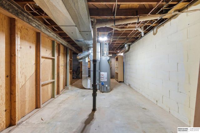 904 Hopkins Drive, Bellevue, NE 68005