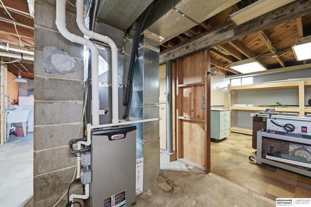 904 Hopkins Drive, Bellevue, NE 68005