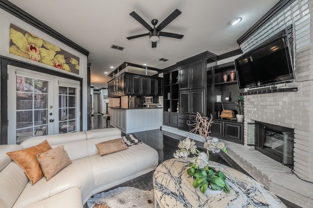 619 Lochngreen Trail, Arlington, TX 76012