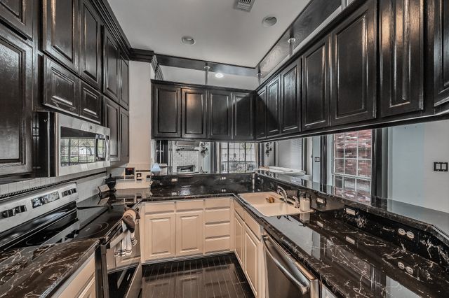 619 Lochngreen Trail, Arlington, TX 76012