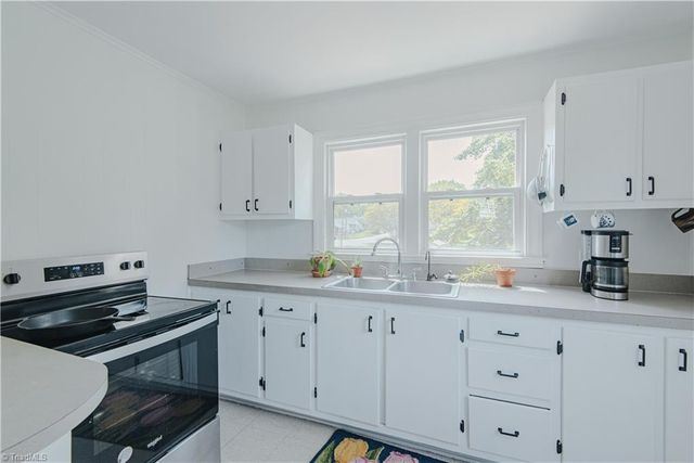 1326 Stonewall Avenue, Burlington, NC 27217
