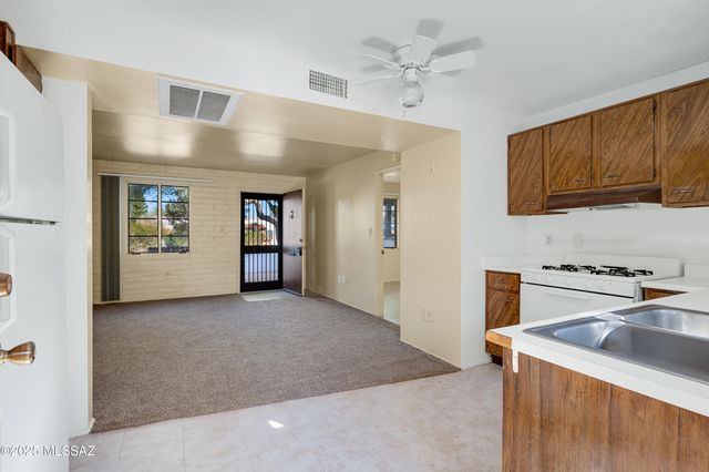 341 W Camino Penasco Apt B, Green Valley, AZ 85614