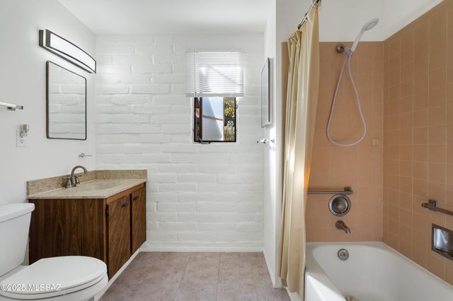 341 W Camino Penasco Apt B, Green Valley, AZ 85614