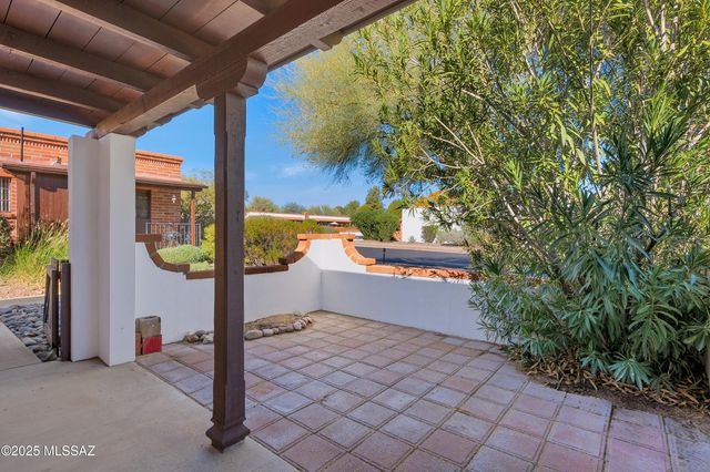 341 W Camino Penasco Apt B, Green Valley, AZ 85614