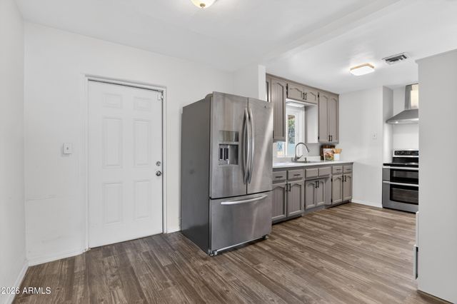 1011 E 3RD Avenue, Mesa, AZ 85204