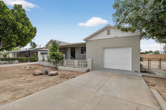 1011 E 3RD Avenue, Mesa, AZ 85204