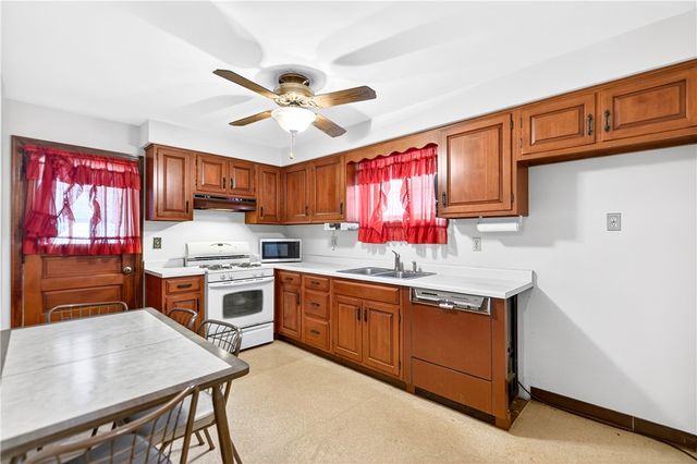 21 Boyka Dr, Finleyville, PA 15332