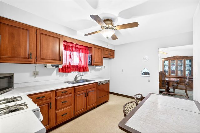 21 Boyka Dr, Finleyville, PA 15332