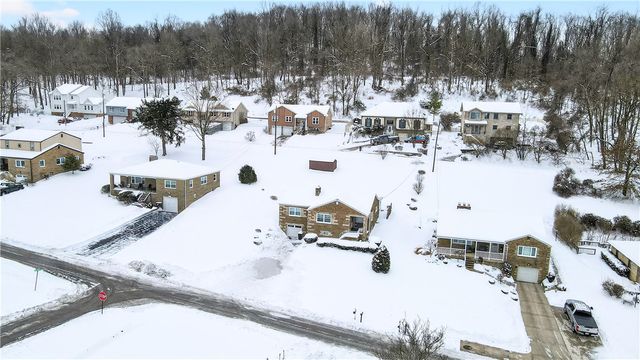 21 Boyka Dr, Finleyville, PA 15332