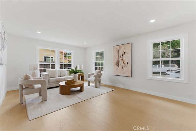 2010 Golden, Long Beach, CA 90806