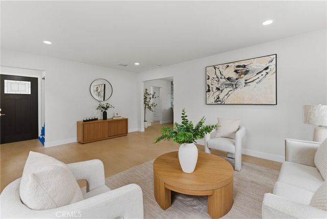 2010 Golden, Long Beach, CA 90806