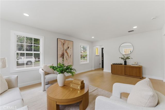 2010 Golden, Long Beach, CA 90806