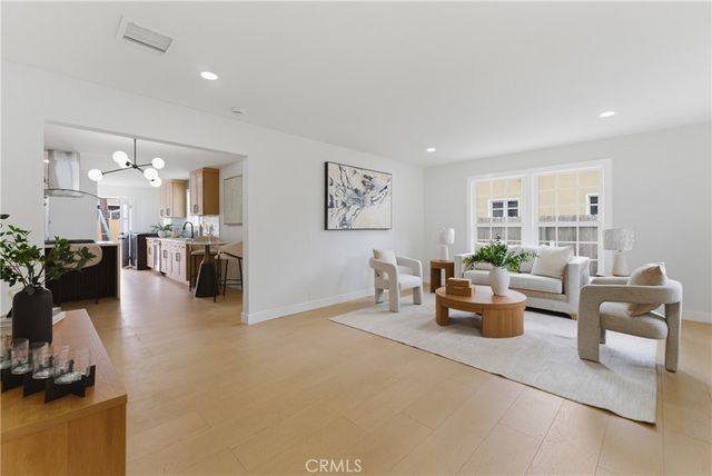 2010 Golden, Long Beach, CA 90806