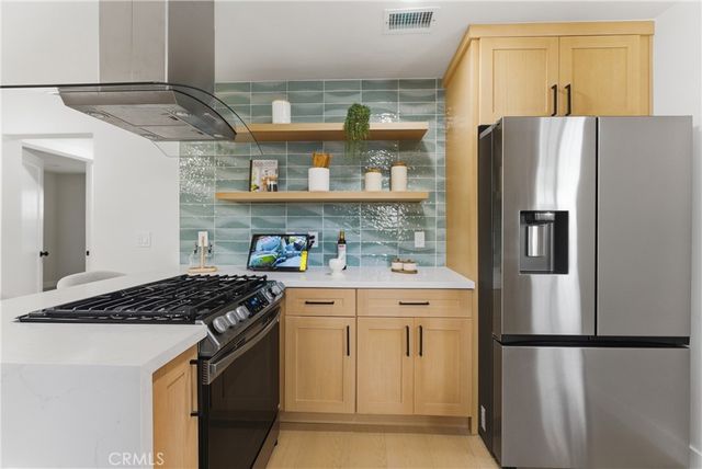 2010 Golden, Long Beach, CA 90806