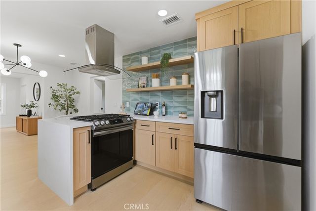 2010 Golden, Long Beach, CA 90806