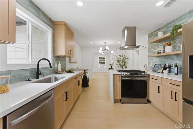 2010 Golden, Long Beach, CA 90806