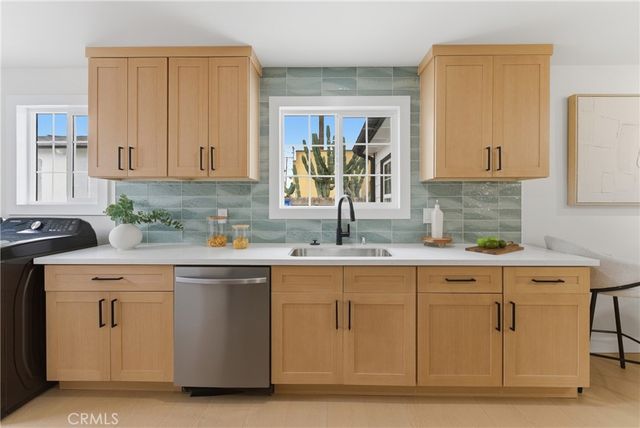 2010 Golden, Long Beach, CA 90806