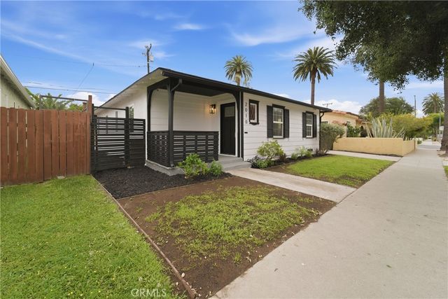 2010 Golden, Long Beach, CA 90806