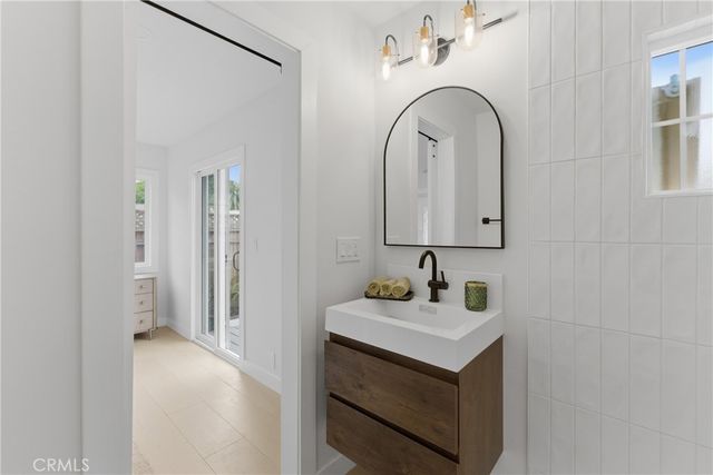 2010 Golden, Long Beach, CA 90806
