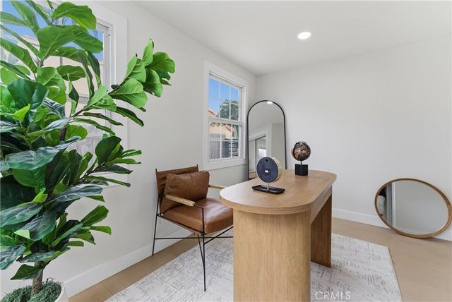 2010 Golden, Long Beach, CA 90806