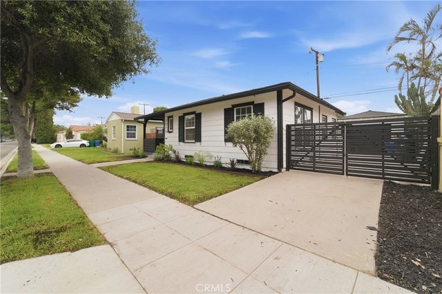 2010 Golden, Long Beach, CA 90806