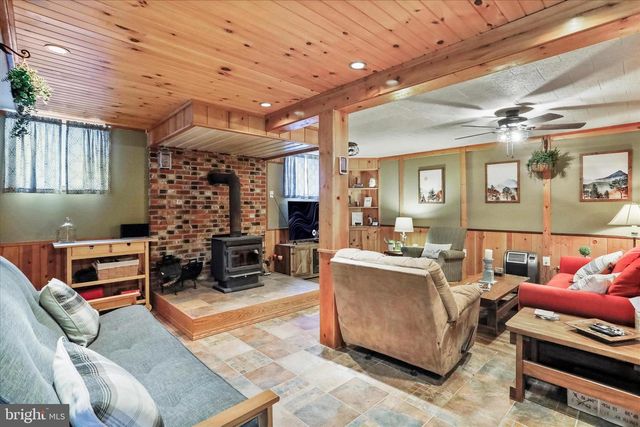 515 GLOYD LN, Great Cacapon, WV 25422