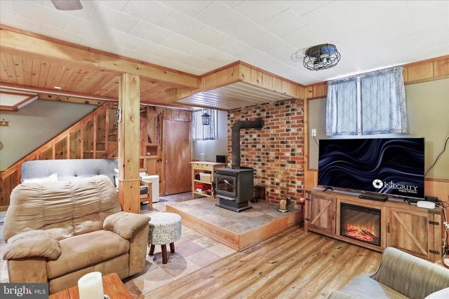 515 GLOYD LN, Great Cacapon, WV 25422