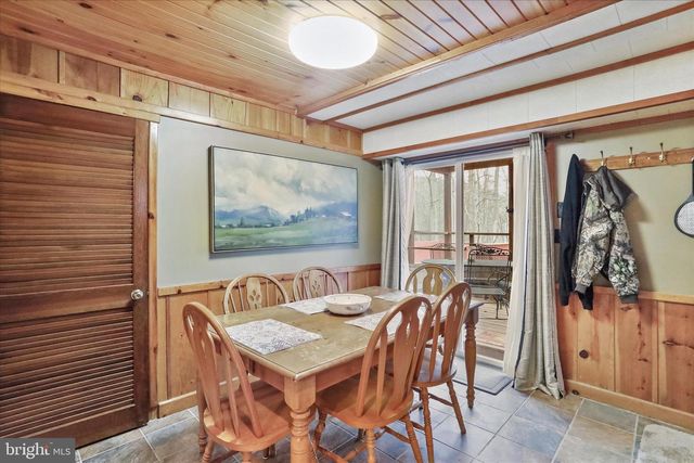 515 GLOYD LN, Great Cacapon, WV 25422