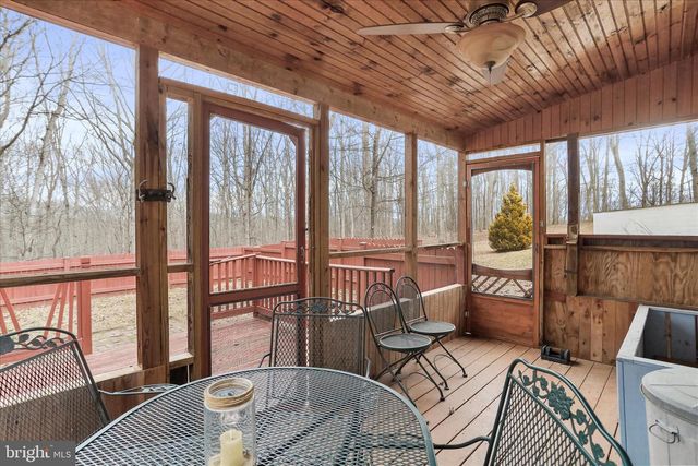 515 GLOYD LN, Great Cacapon, WV 25422