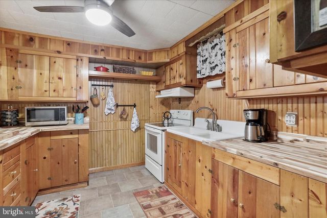 515 GLOYD LN, Great Cacapon, WV 25422