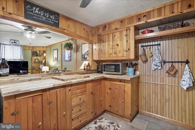 515 GLOYD LN, Great Cacapon, WV 25422