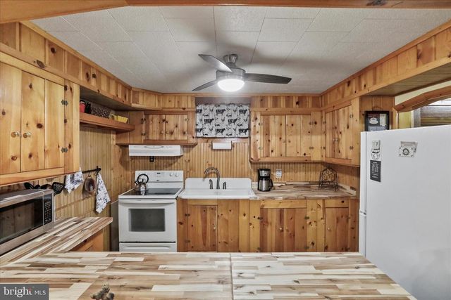 515 GLOYD LN, Great Cacapon, WV 25422