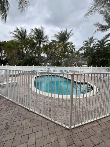 1856 NE 46th St F4, Fort Lauderdale, FL 33308