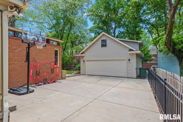 1032 W VINE Street, Springfield, IL 62704