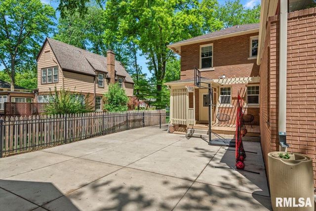 1032 W VINE Street, Springfield, IL 62704
