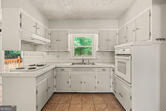 1563 Rockbridge Road, Stone Mountain, GA 30087