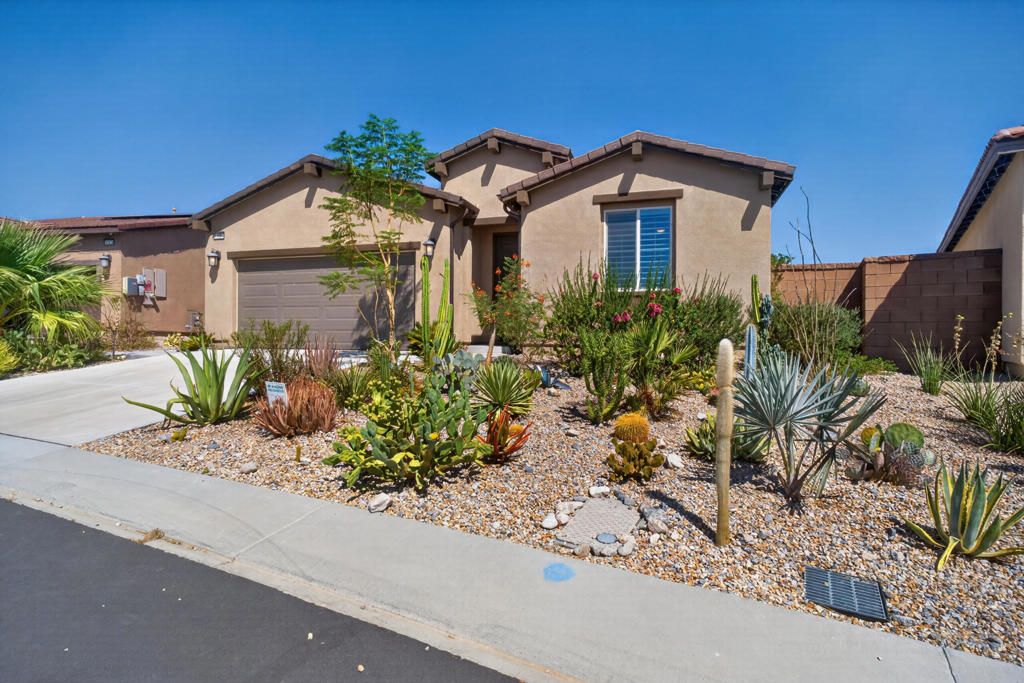 Image 4 of property listing at 11884 E Crescent Street, Desert Hot Springs, CA 92240