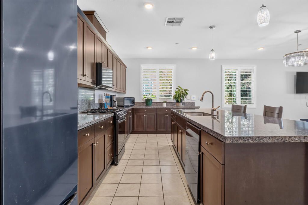 Image 8 of property listing at 11884 E Crescent Street, Desert Hot Springs, CA 92240