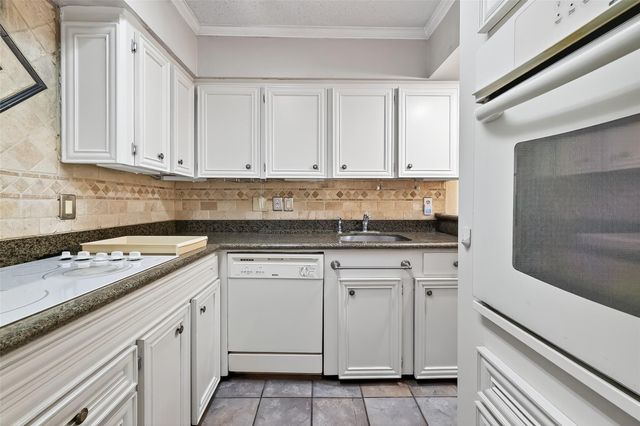 909 Silber Road 16C, Houston, TX 77024