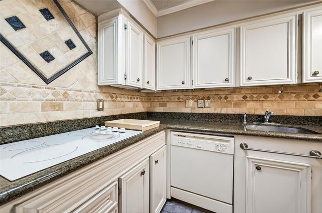 909 Silber Road 16C, Houston, TX 77024