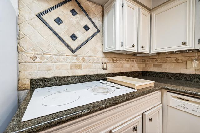 909 Silber Road 16C, Houston, TX 77024