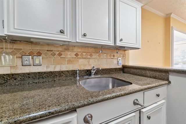 909 Silber Road 16C, Houston, TX 77024