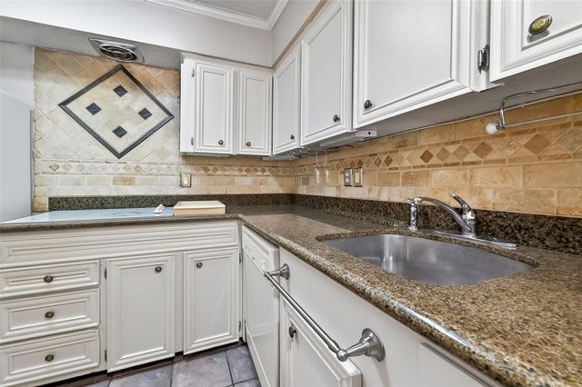 909 Silber Road 16C, Houston, TX 77024