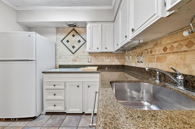 909 Silber Road 16C, Houston, TX 77024