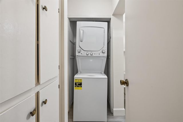 909 Silber Road 16C, Houston, TX 77024