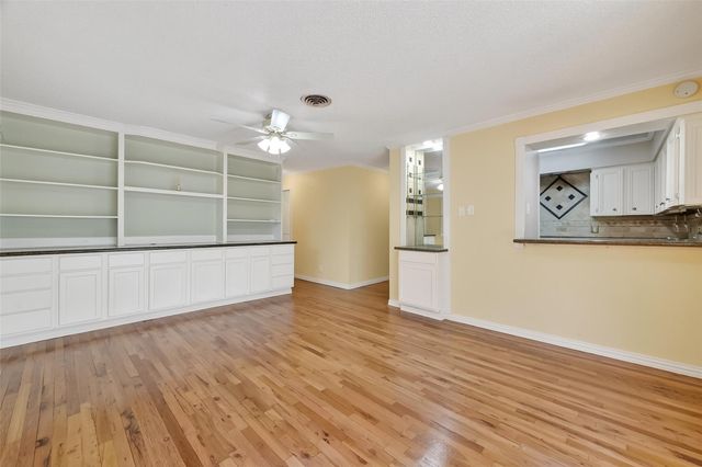 909 Silber Road 16C, Houston, TX 77024