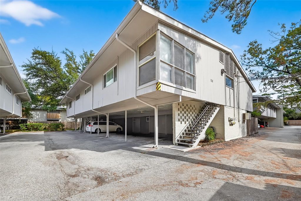 909 Silber Road 16C, Houston, TX 77024